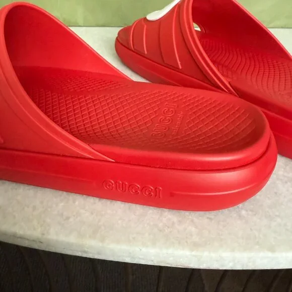 GUCCI 780296 Red Rubber Men's GG Sandals, sz Gucci 6